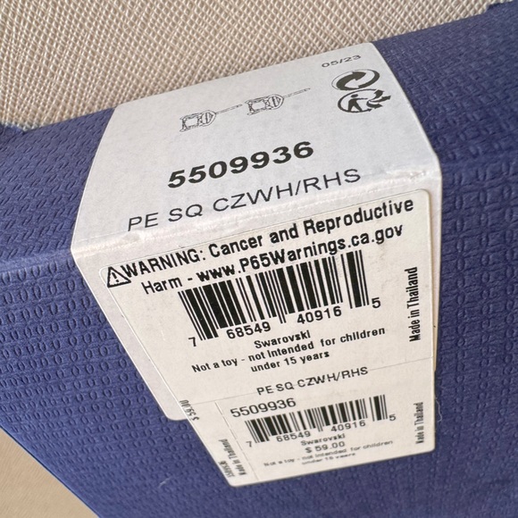 Swarovski Attract stud earrings - Square cut, White, Rhodium plated - Picture 2 of 3